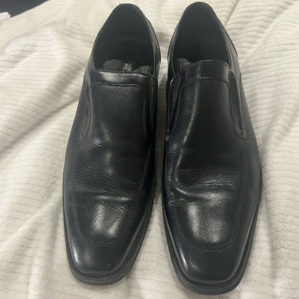 Kenneth Cole mens black loafer dress shoes